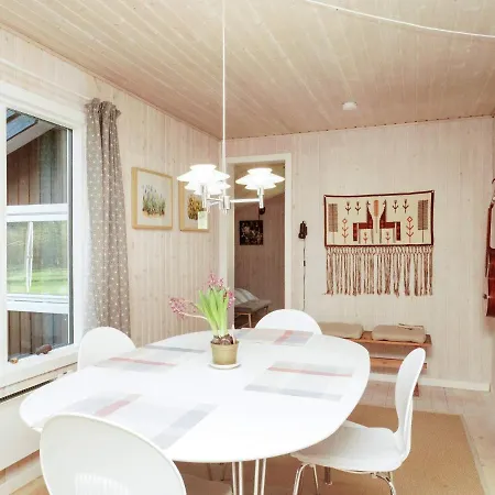 5 Person In Frederiksvaerk-by Traum * Frederiksværk